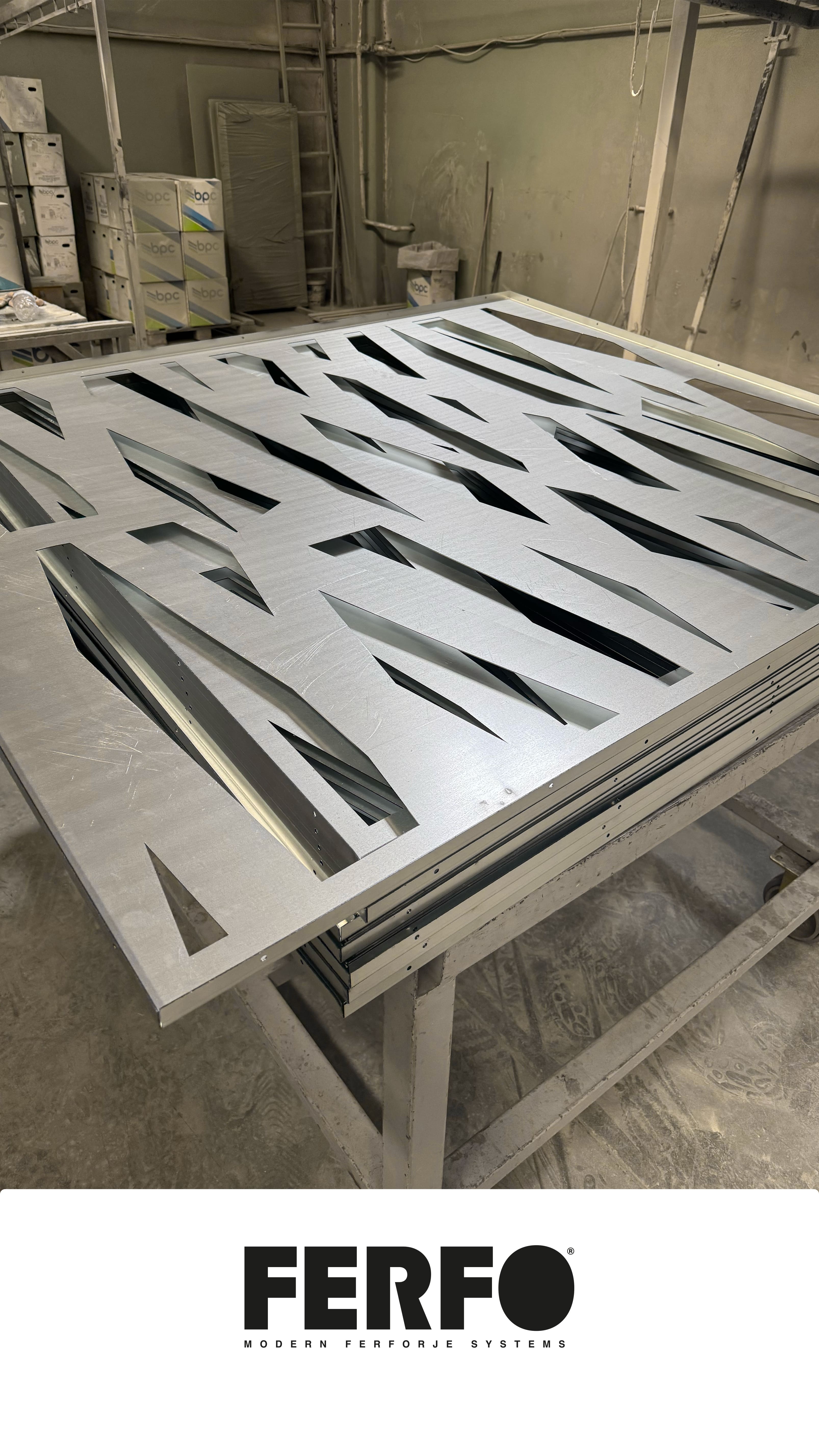 Ferfo - Ferfo Duvar Ustu Korkuluk Sistemleri Lazer Korkuluk Modelli Menfez Fransiz Balkon Korkuluk